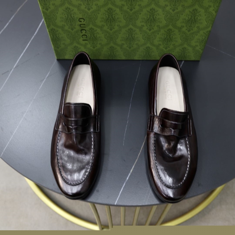G*u*i leather shoes